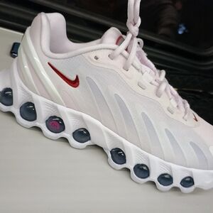 Nike Men's White Athletic Shoes with Red Swoosh and Black Accents